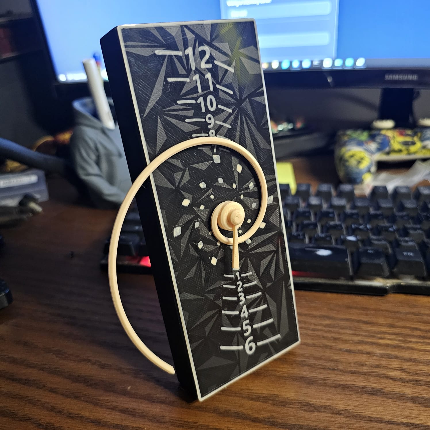 ساعة جيوميترية